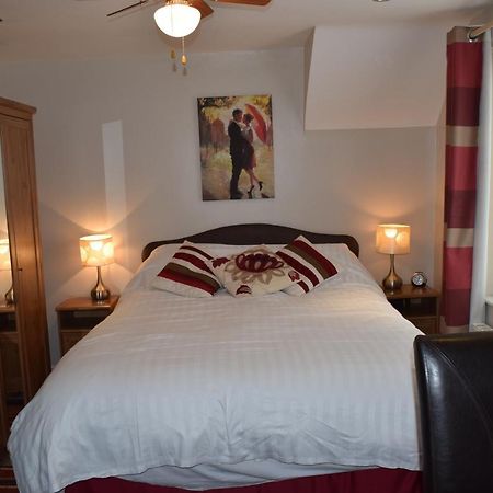 Castle Green Bed And Breakfast アッシュボーン エクステリア 写真